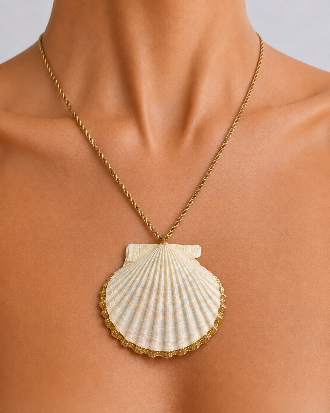 The August Pendant